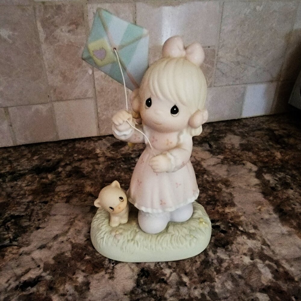 Vintage Precious Moments “Sending My love Your Way” figurine-1994